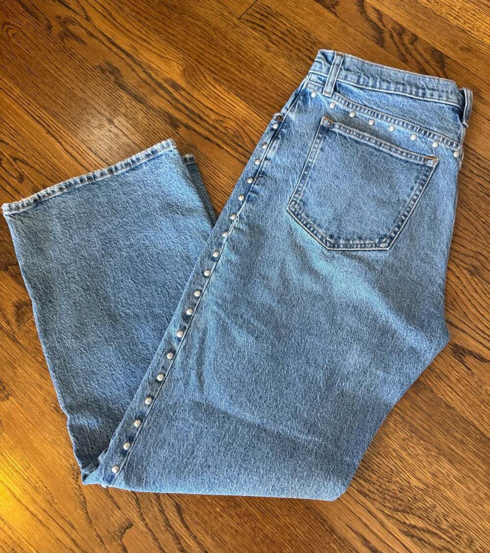 Abercrombie & Fitch High Rise 90's Relaxed Size 31 Short Studded Jeans
